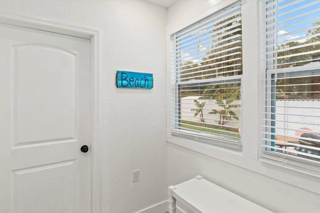 Quaint Gulfport Beach Bungalow San Petersburgo Exterior foto